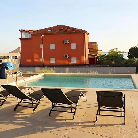 Sunset Apartment *